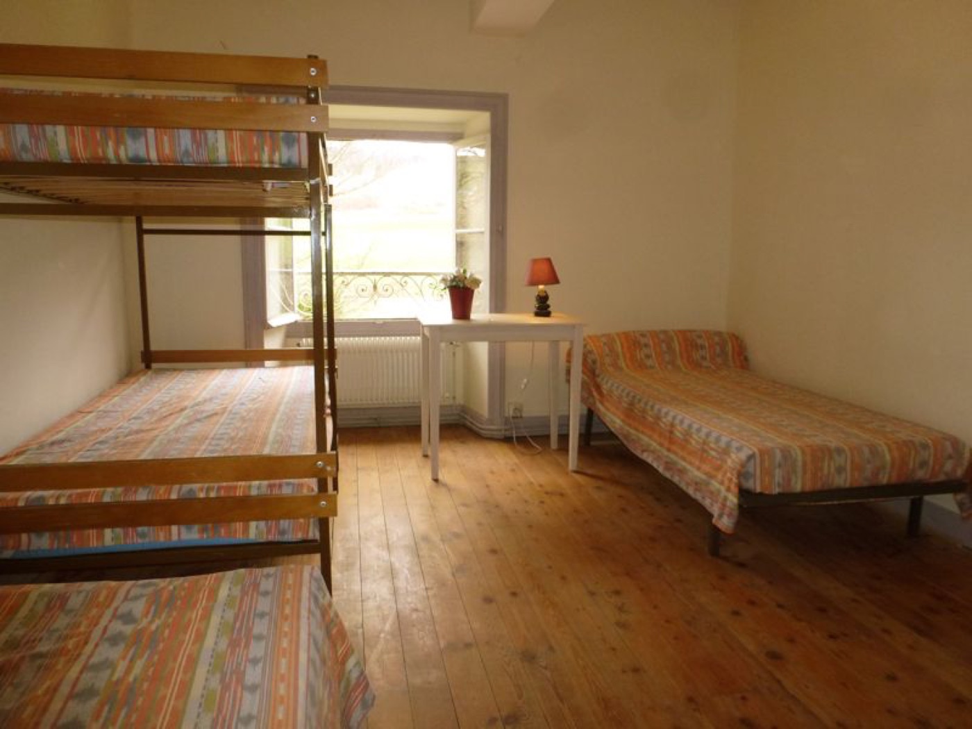 Chambre du château avec lits superposés